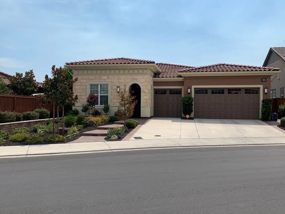 Custom lawn mowing service in Brentwood, CA by KD Landscape