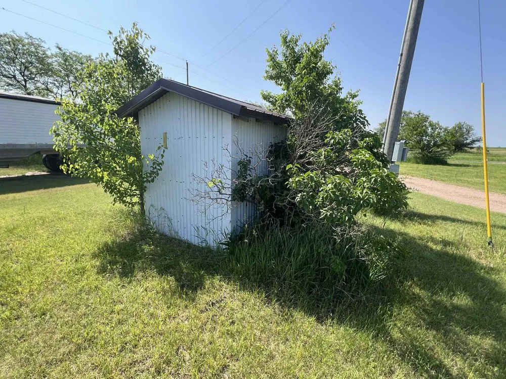 Custom lawn mowing service experts serving Hesston, KS - KD Lawn & Tree