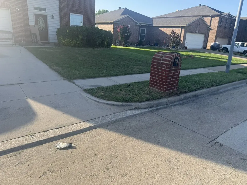 Professional yard maintenance experts serving Fort Worth, TX - KD Lawn Workz