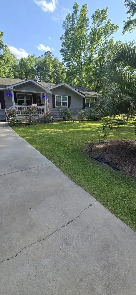 Affordable yard cleanup service for homes in Kingstree, SC by K&D Lawncare Solutions Plus