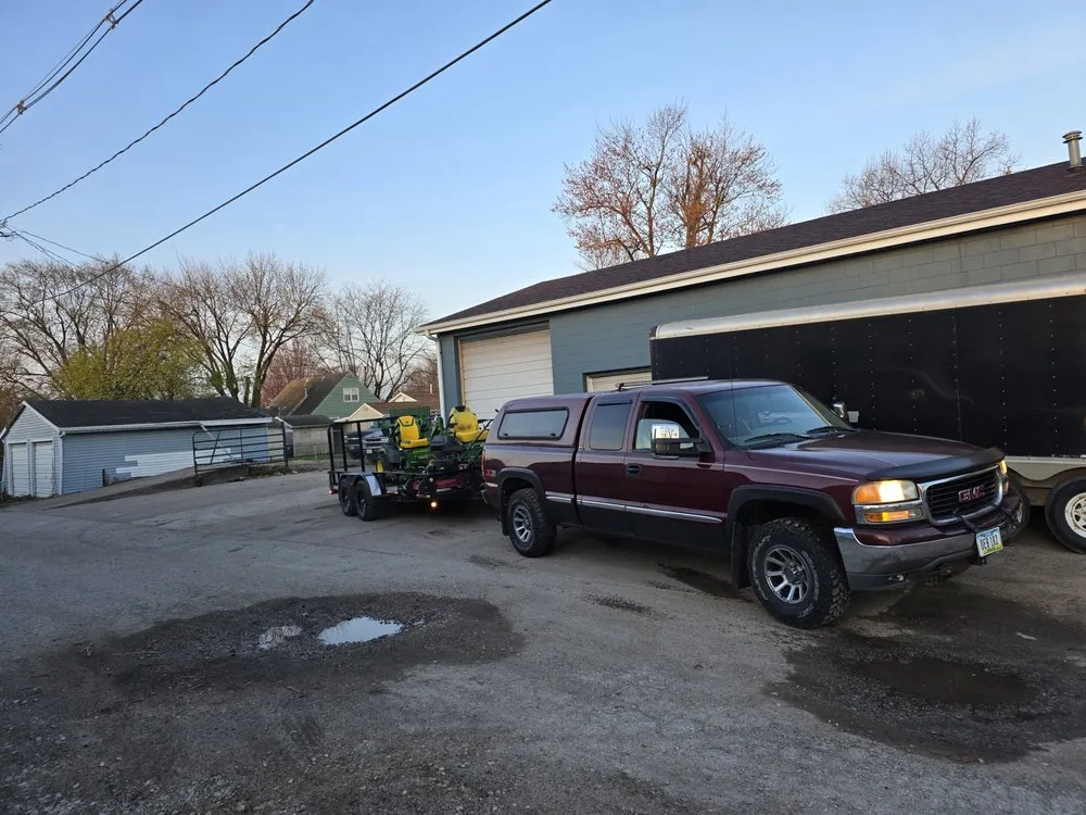 Professional garden landscaping in Muscatine, IA by K&E Landscape