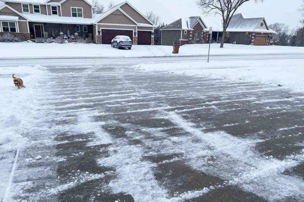 Custom lawn mowing service in Pekin, IL by Kedzior Lawn Care