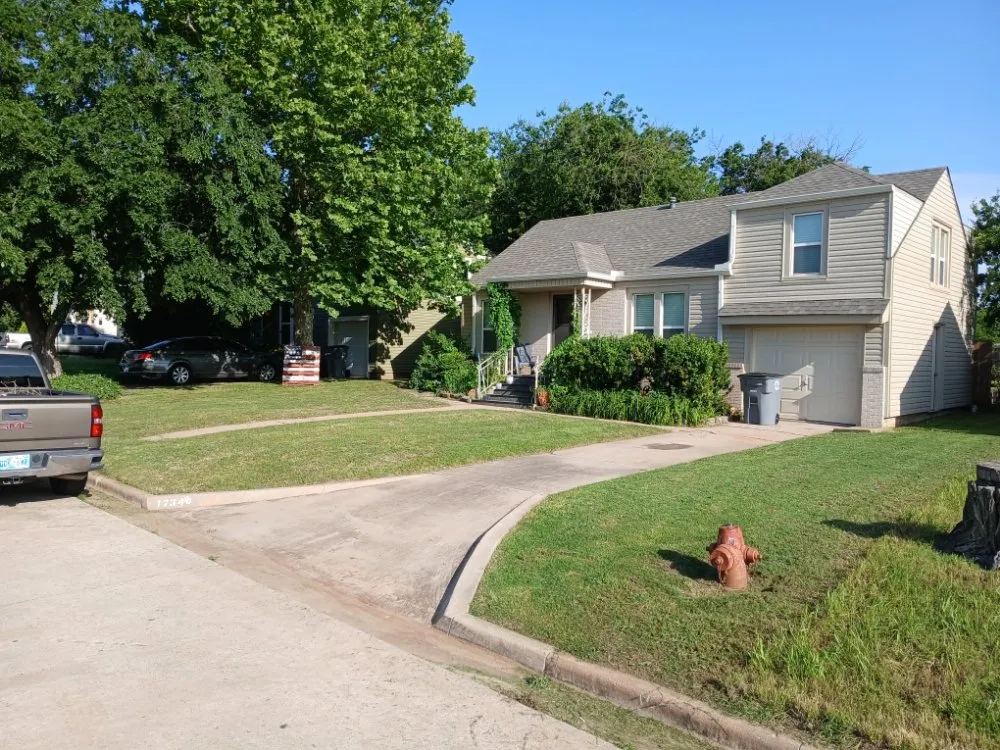 Top-rated landscaping services experts serving Lawton, OK - Keep It Pushing Lawn care & Tree service