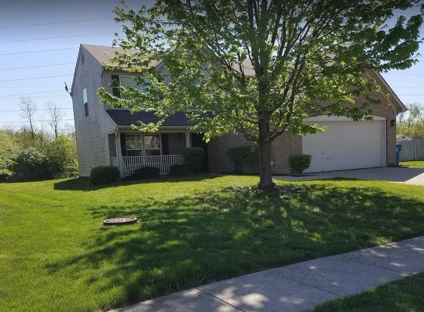 Local garden landscaping experts serving Indianapolis, IN - Keep It Up Lawn Care