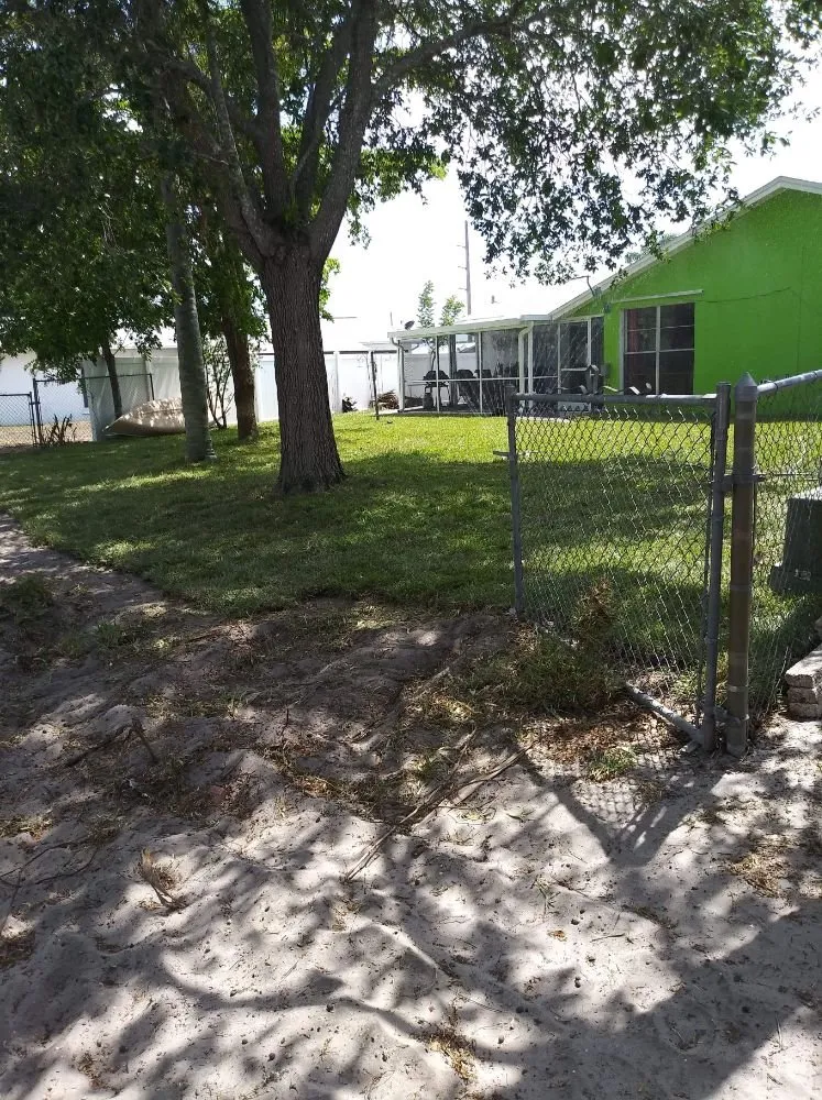 Custom garden landscaping in Fort Myers, FL by Keepin' Dirty