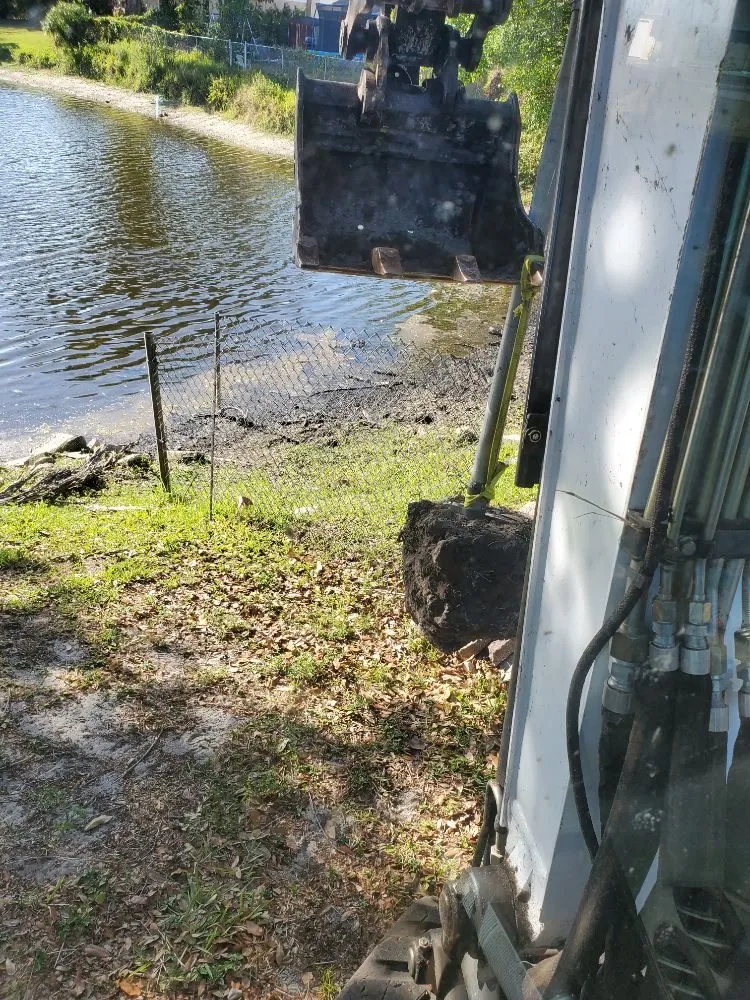 Custom lawn mowing service in Fort Myers, FL by Keepin' Dirty