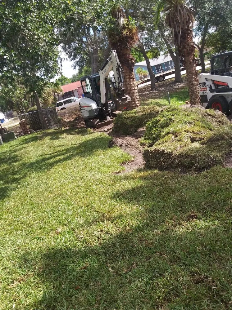 Custom landscape installation for year-round maintenance in Fort Myers, FL by Keepin' Dirty