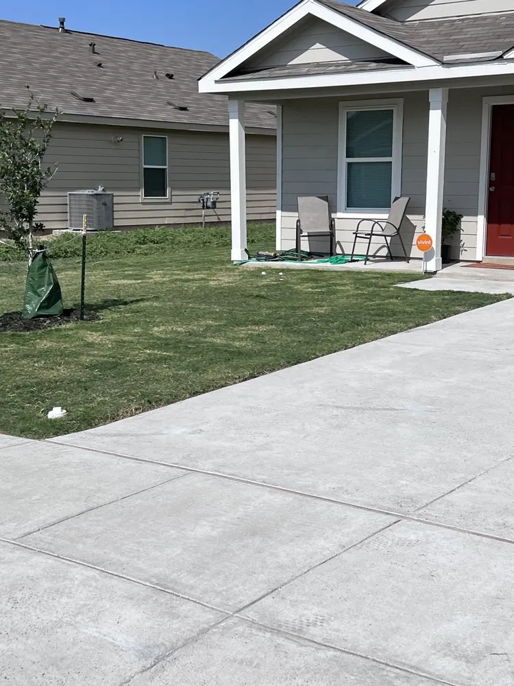 Reliable lawn care service for year-round maintenance across Corpus Christi, TX - Keeping It Green