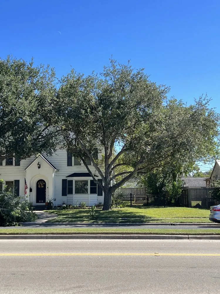 Top-rated lawn mowing service in Corpus Christi, TX - Keeping It Green