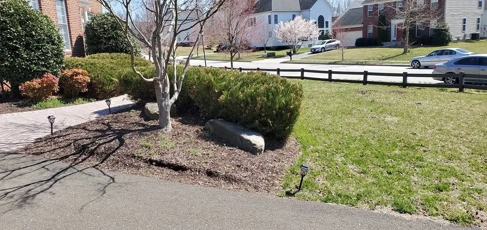 Top-rated lawn mowing service for beautiful yards in Capitol Heights, MD by Keeping It Green Landscaping