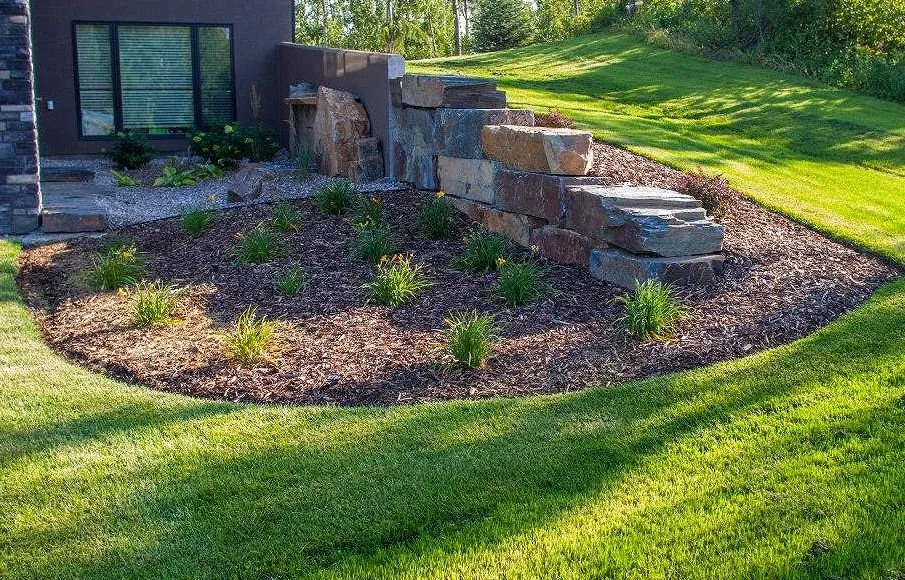 Professional outdoor landscaping experts serving Minneapolis, MN - Keewaydin Lawn Services