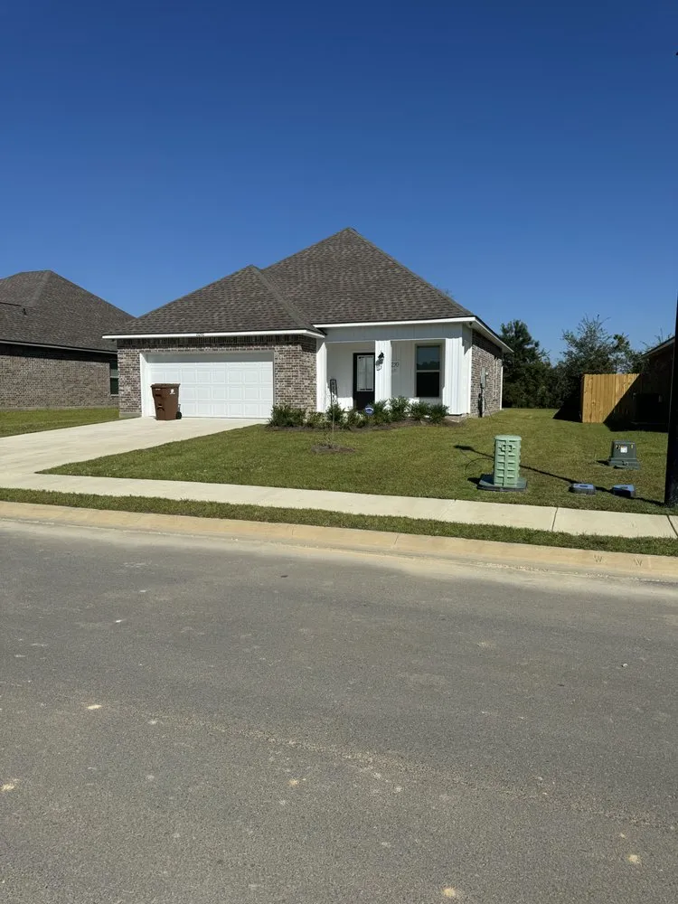 Trusted outdoor landscaping for residential properties in Biloxi, MS by Keith’s Lawn Services