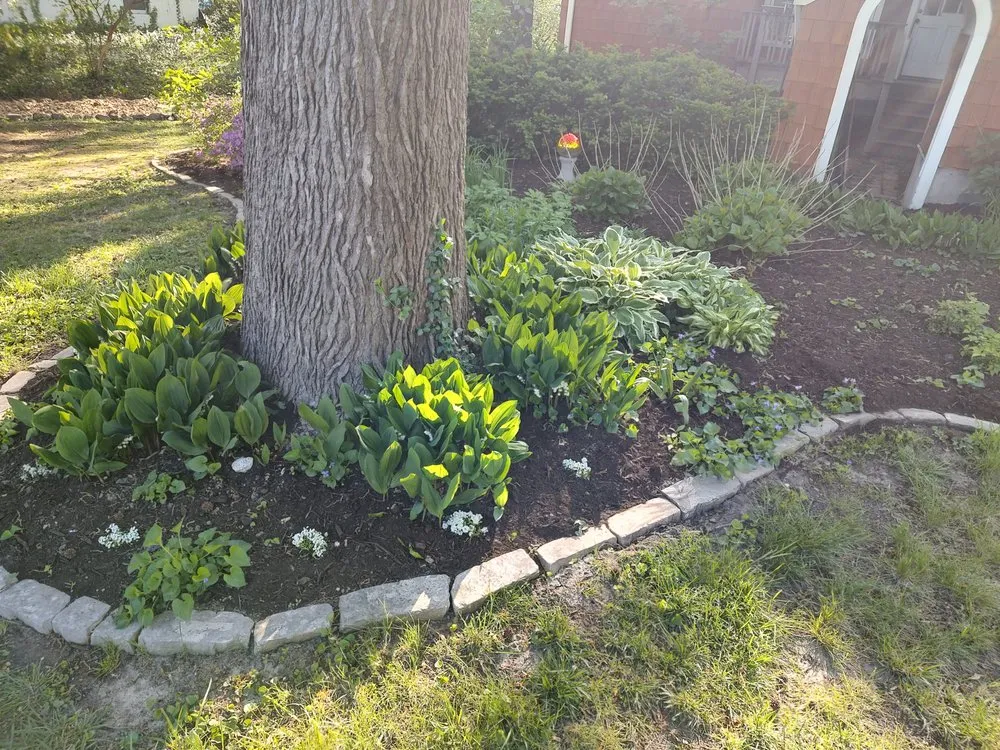 Custom outdoor landscaping in Kirkwood, MO - Keller's Firewood And Mulch