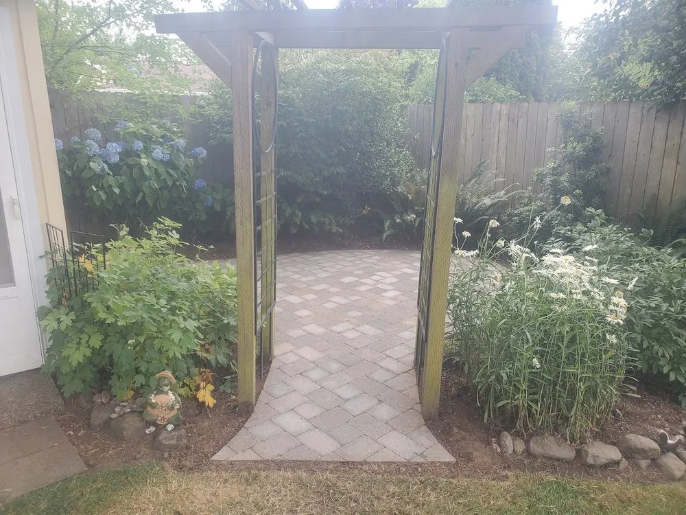 Reliable lawn care service experts serving Independence, OR - Kelly-Field Lawn Care & More