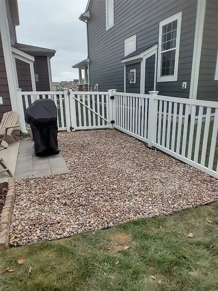 Professional garden landscaping in Florissant, MO by Kelly Green Landscaping