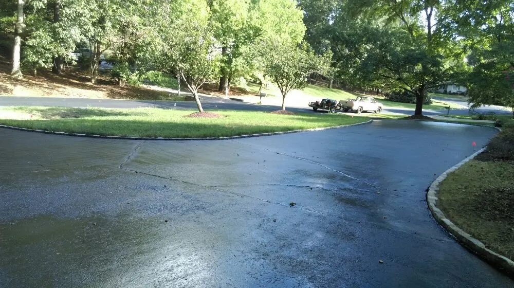 Expert landscaping services in North Chesterfield, VA by Kelly Green Landscaping