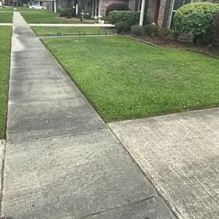 Reliable lawn care service in Zachary, LA by Kelly Kut It