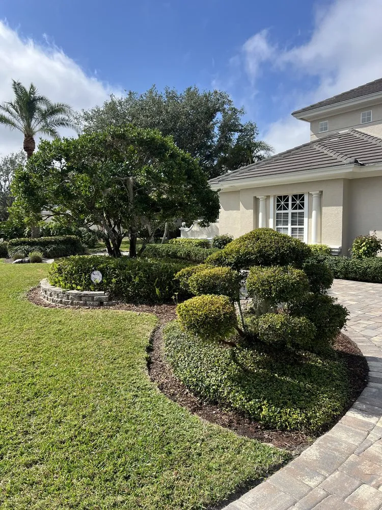 Top-rated lawn mowing service in Sarasota, FL - Kelly Lawn & Landscape