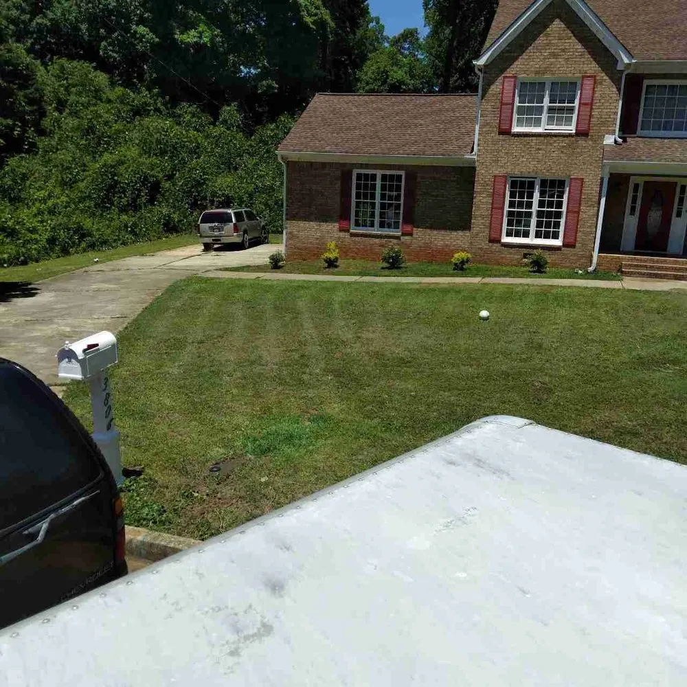 Professional yard cleanup service in Jacksonville, AR by Kelly Lawn Care