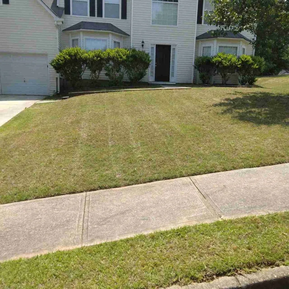 Affordable lawn mowing service in Jacksonville, AR by Kelly Lawn Care