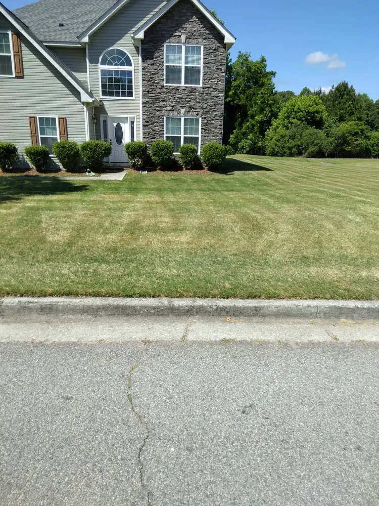 Trusted yard cleanup service experts serving Jacksonville, AR - Kelly Lawn Care