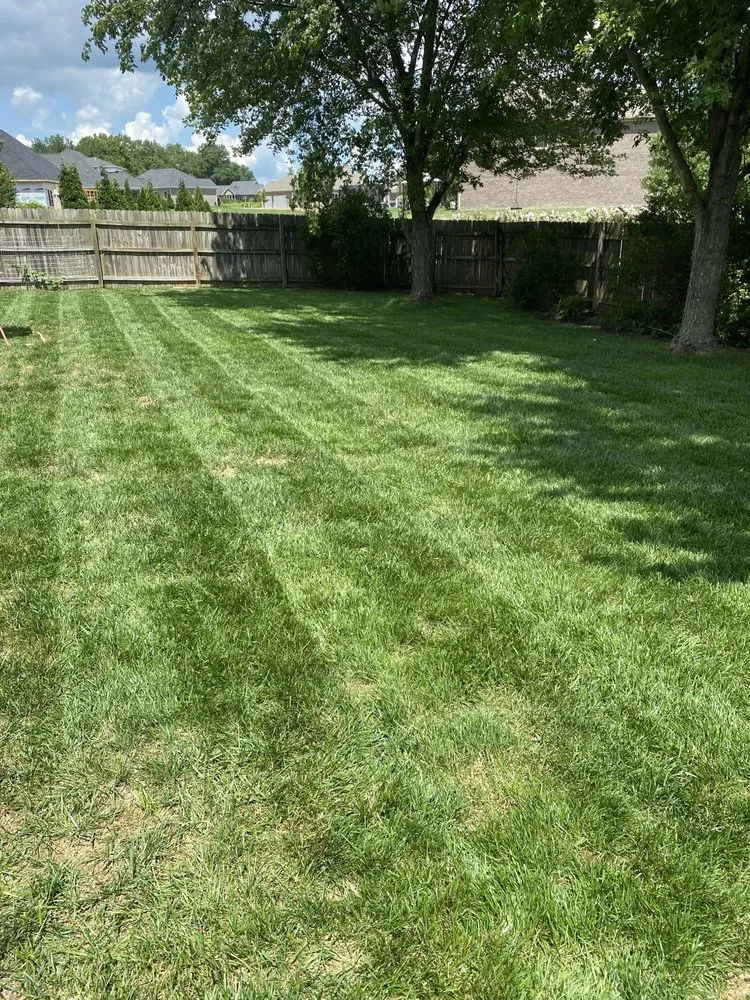 Professional garden landscaping experts serving Evansville, IN - Kellygreen Lawn Maintenance