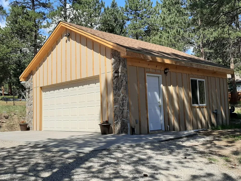 Affordable landscaping services experts serving Lakewood, CO - Kelly's Landscape and Construction