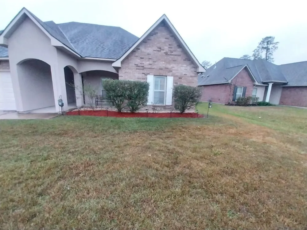 Reliable lawn mowing service for residential properties across Covington, LA - Kelly's Landscaping