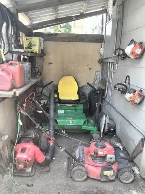 Kelly's Lawn Care Logo