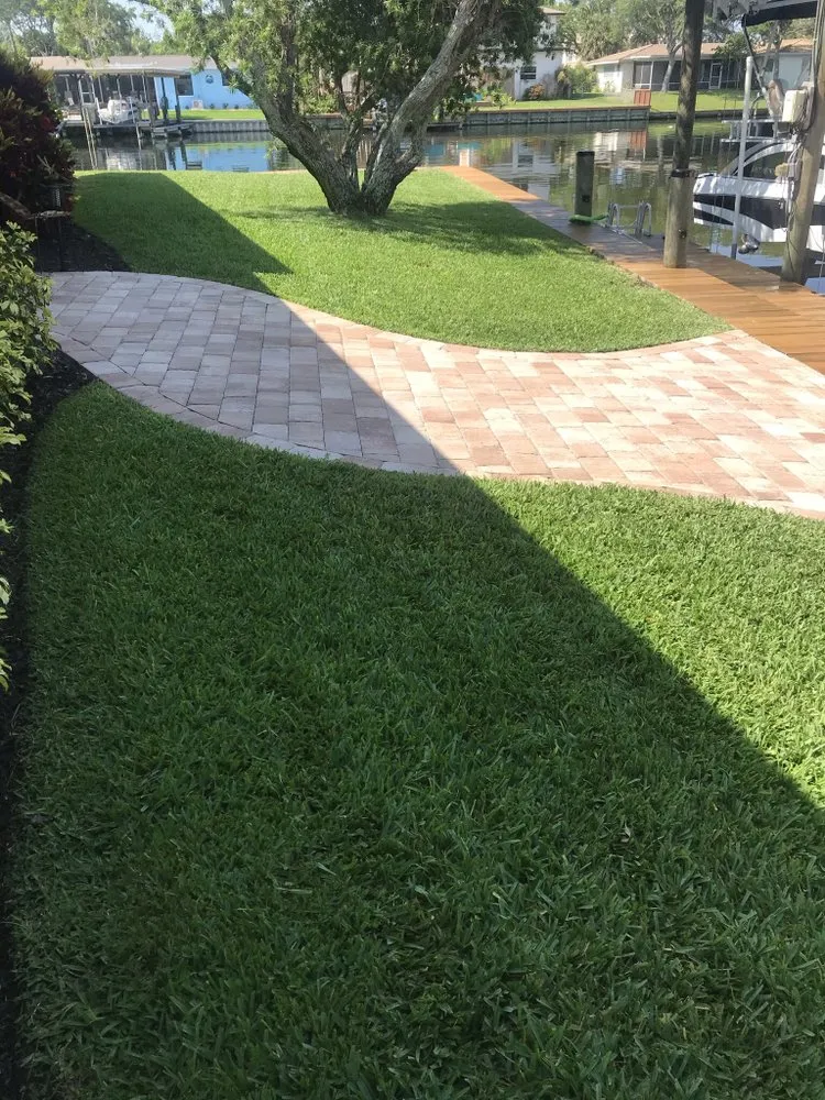 Professional yard maintenance experts serving Cocoa Beach, FL - Kelly's Lawns