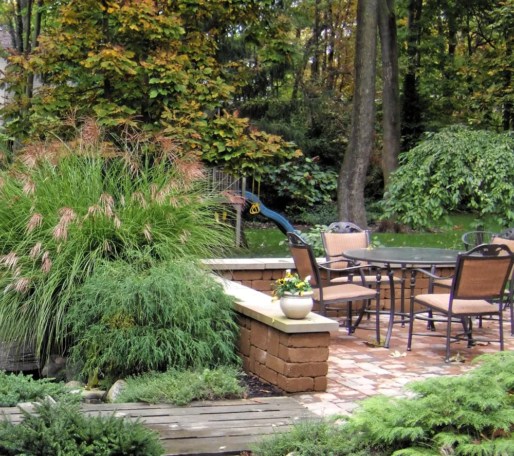 Reliable lawn mowing service experts serving Columbus, OH - Ken Helmlinger Co