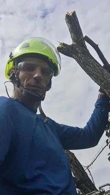 Kenn and Damien Lawn and Bush Care Logo