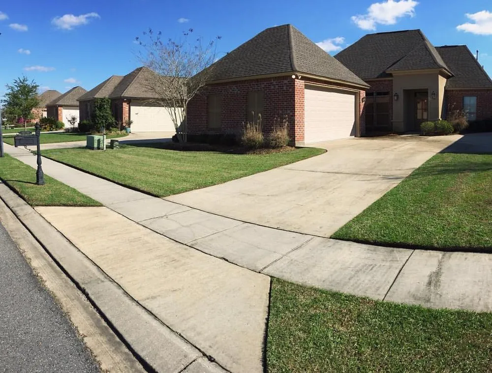 Trusted lawn mowing service in Baton Rouge, LA by Kennedy and Smith Lawns