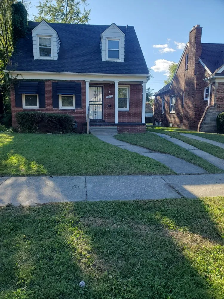 Professional garden landscaping for homes across Detroit, MI - Kennedy's Landscapeing