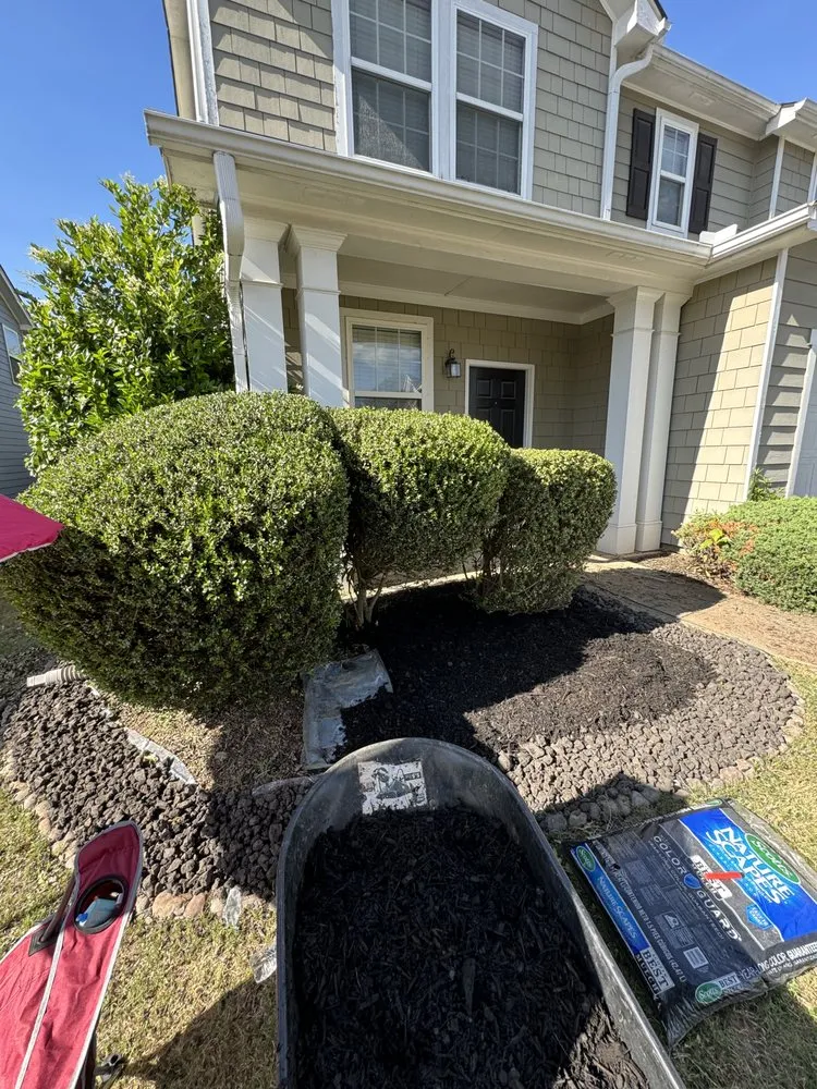 Top-rated outdoor landscaping with custom design in Newnan, GA by Kennedy’s Pristine Landscaping Services