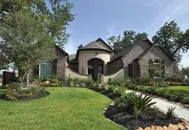 Custom yard maintenance in Orlando, FL by Kenny G The Dumpster King