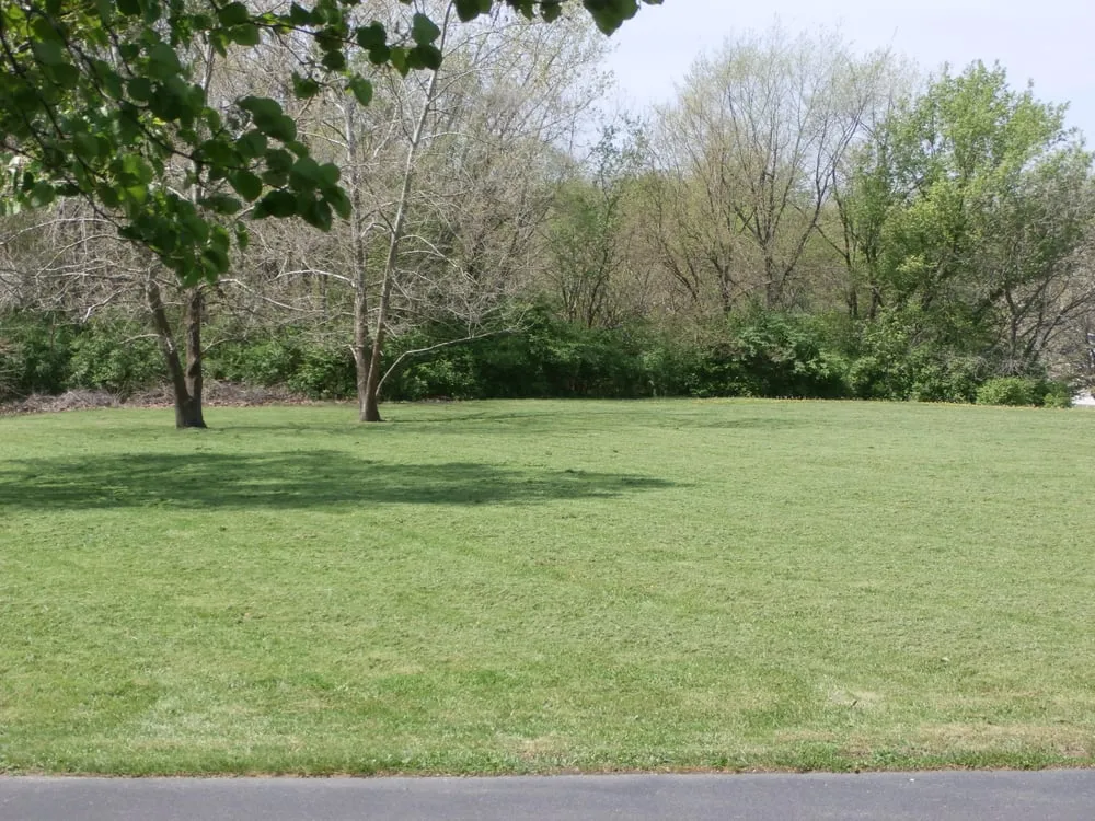 Expert garden landscaping in Decatur, IL by Kenny Williams Lawn Services