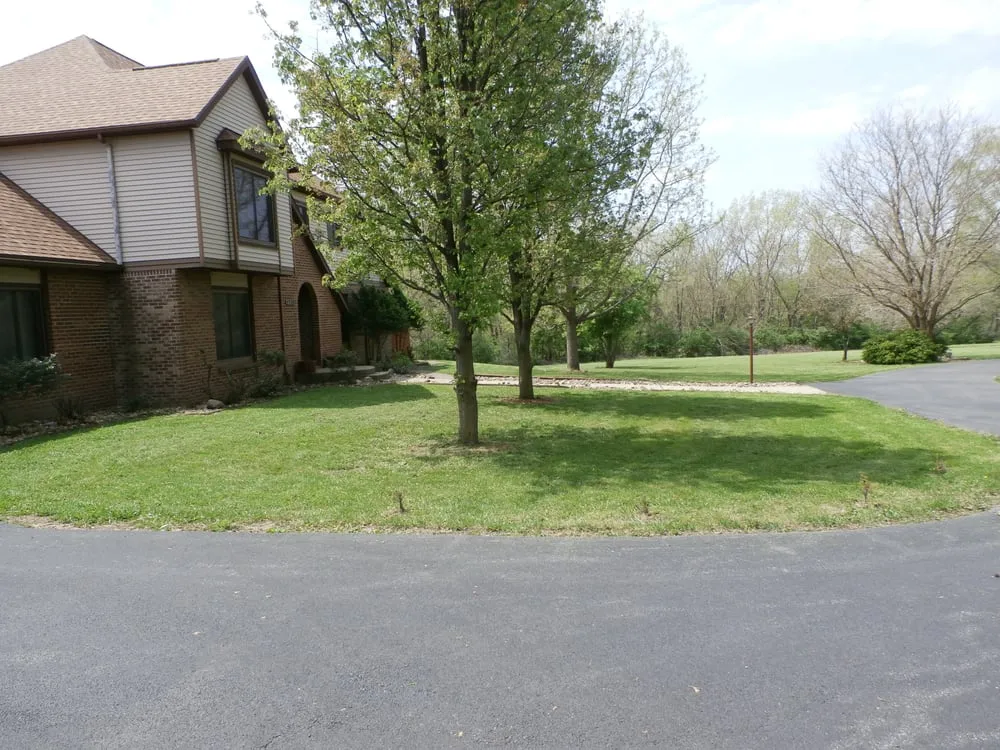 Affordable landscaping services experts serving Decatur, IL - Kenny Williams Lawn Services