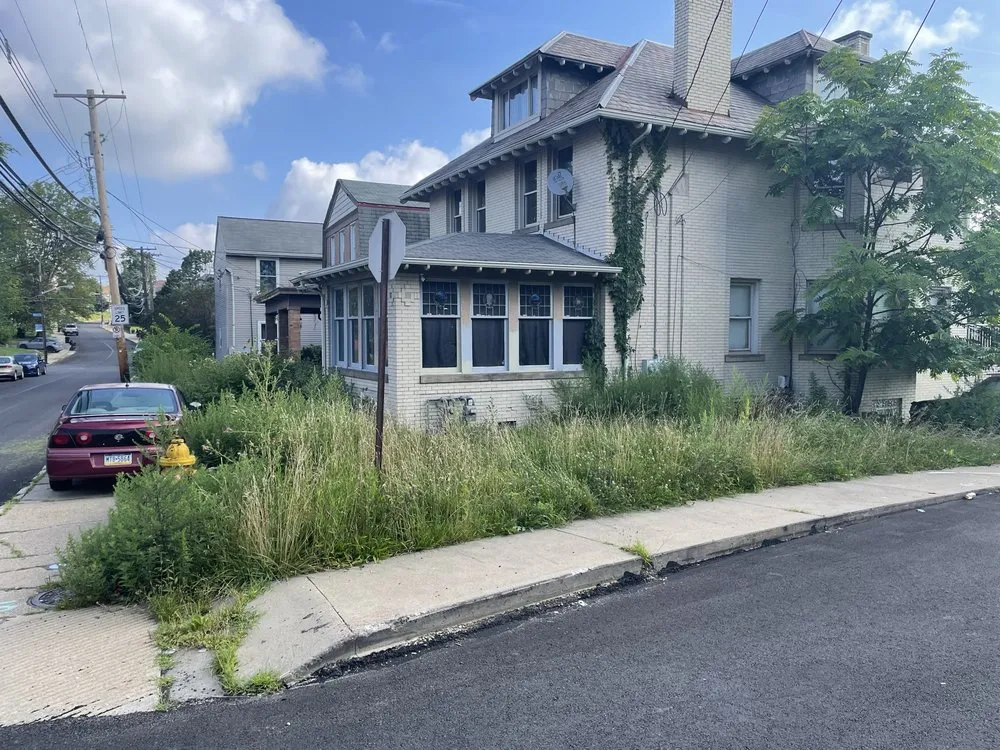 Professional yard cleanup service experts serving Pittsburgh, PA - Kennys Lawn Care