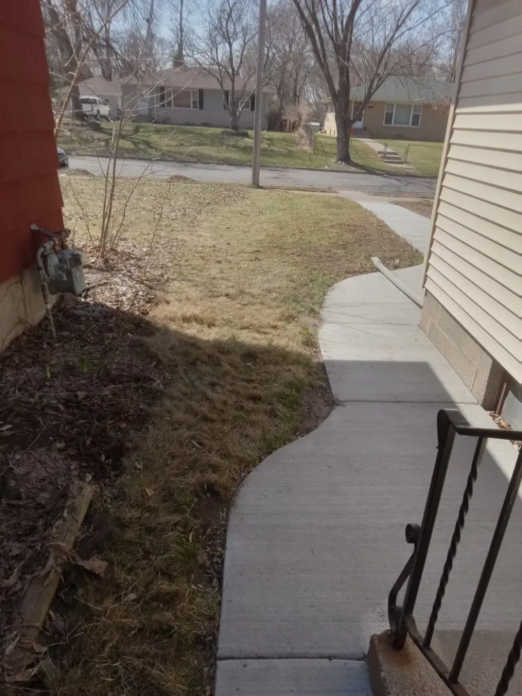 Local lawn care service experts serving Brooklyn Park, MN - Kens cleaning & Lawn care