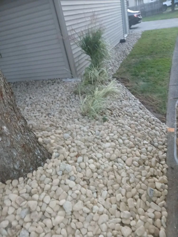 Expert garden landscaping in Warren, OH - Kens Landscaping And Junk Removal