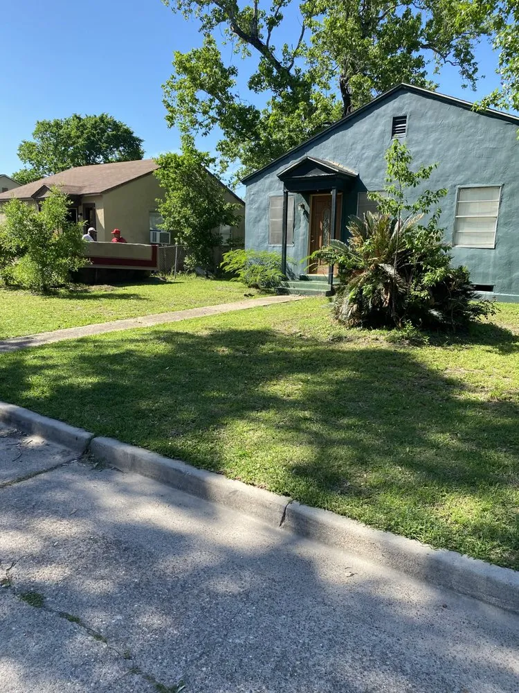 Reliable yard cleanup service with custom design in Orange, TX by Ken’s Perfect Touch