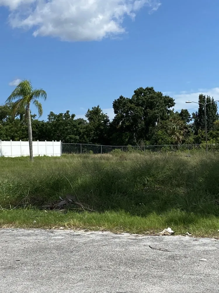 Trusted lawn mowing service near you in New Port Richey, FL by Ken’s Quality Lawn Care