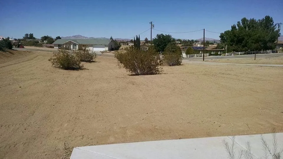 Top-rated outdoor landscaping experts serving Hesperia, CA - Ken's tractor & clean ups