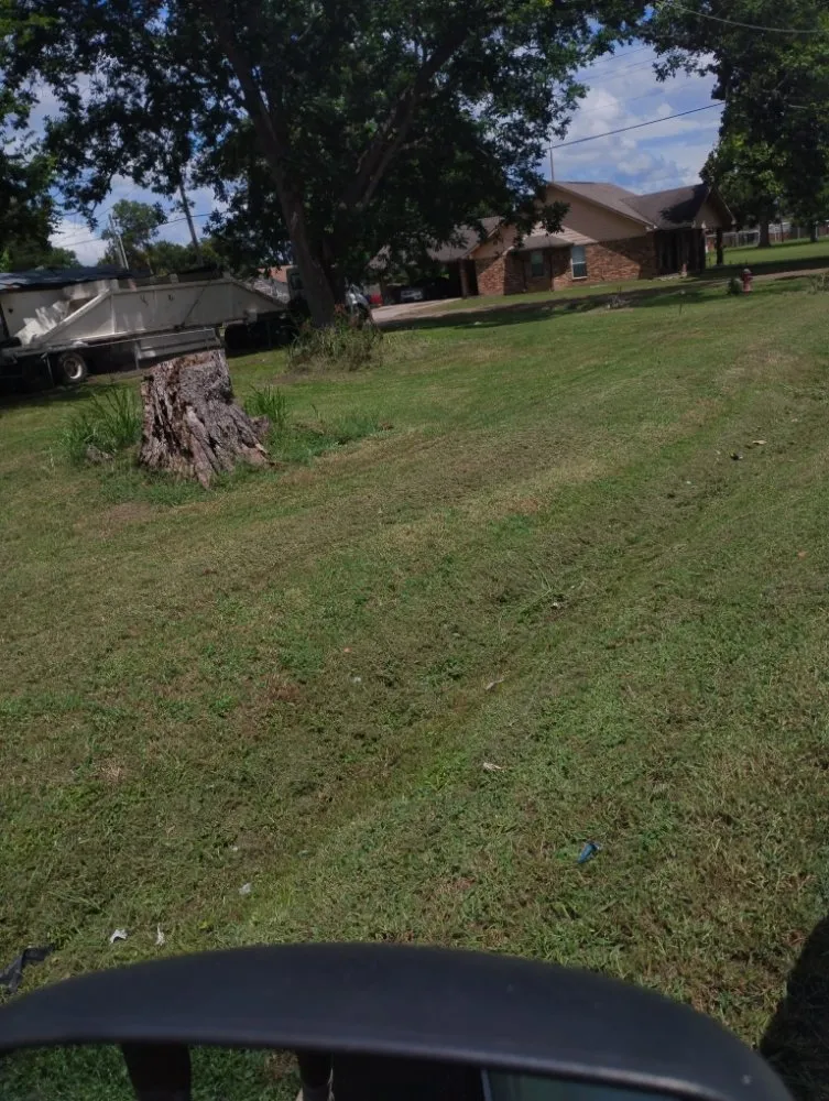 Top-rated residential landscaping near you in Tallulah, LA by Kentay Lawn Service