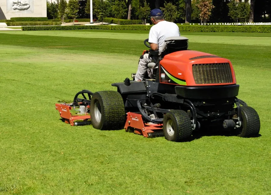 Affordable lawn mowing service experts serving Versailles, KY - Kentucky Professional Turf