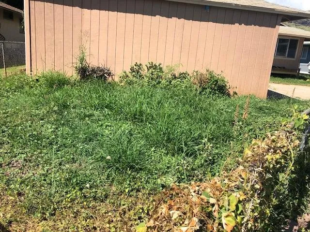 Custom yard cleanup service for beautiful yards in Waianae, HI by Kepa Can