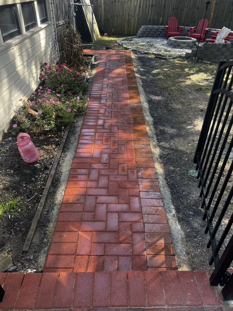 Custom yard maintenance in Oxon Hill, MD by Kevin Valencia