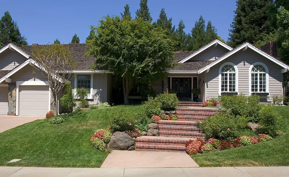 Top-rated residential landscaping with custom design in Oakland, CA by Kevin's Gardening Service