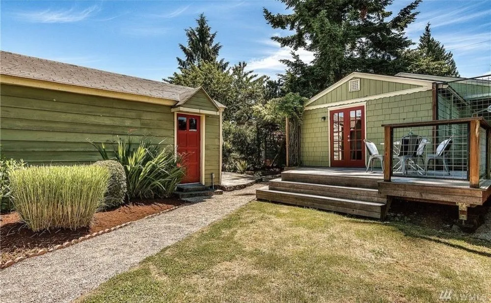 Custom outdoor landscaping in Seattle, WA by Kevin's Yard Work